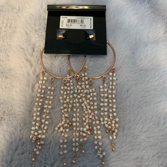 🌺BCGB Dangling Earrings - Picture 3 of 3